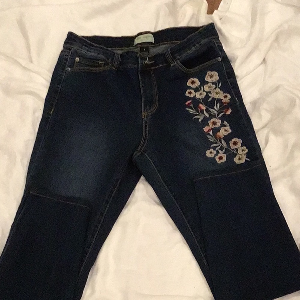Sugar Magnolia Embroidered Jeans Size 8